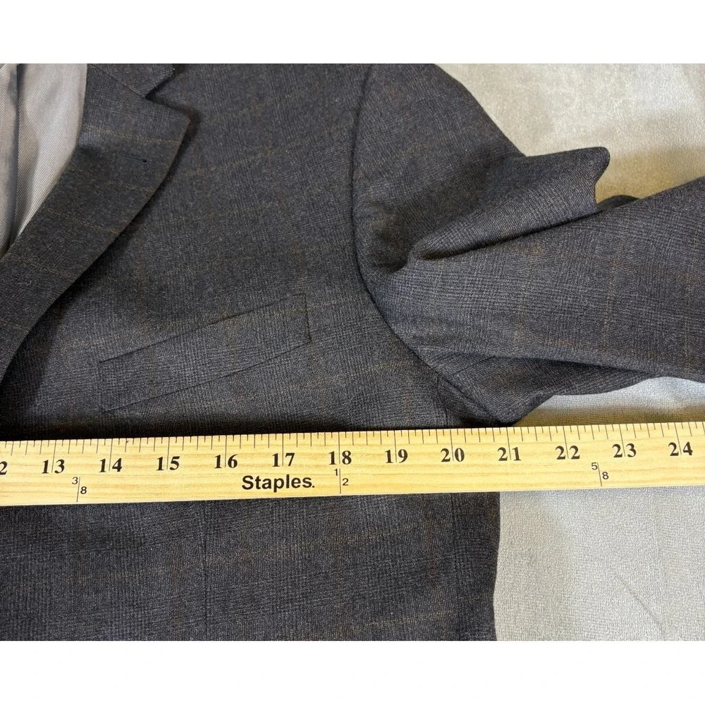 Jos A Bank Mens Gray Plaid 100% Wool Blazer 46R 1905 Jacket Tailored Fit